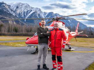 Luciano Gähwiler and Manuel Rothmund in front of the Untervaz helicopter base