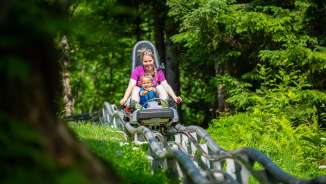 Toboggan run, tobogganing