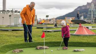 Adventure golf course