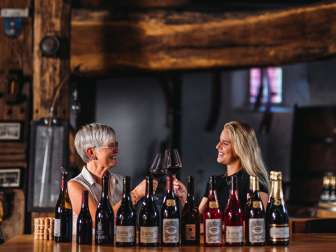 Wine cellar, Mother and daughter, Bündner Herrschaft, Maienfeld, Salenegg Castle, Wine tasting