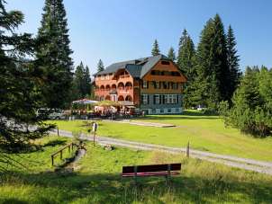 Mountain inn Sennis Alp