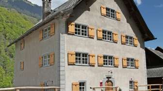 Old post office from the outside in the Weisstannen valley