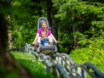 Mother and child on the Floomzer toboggan run